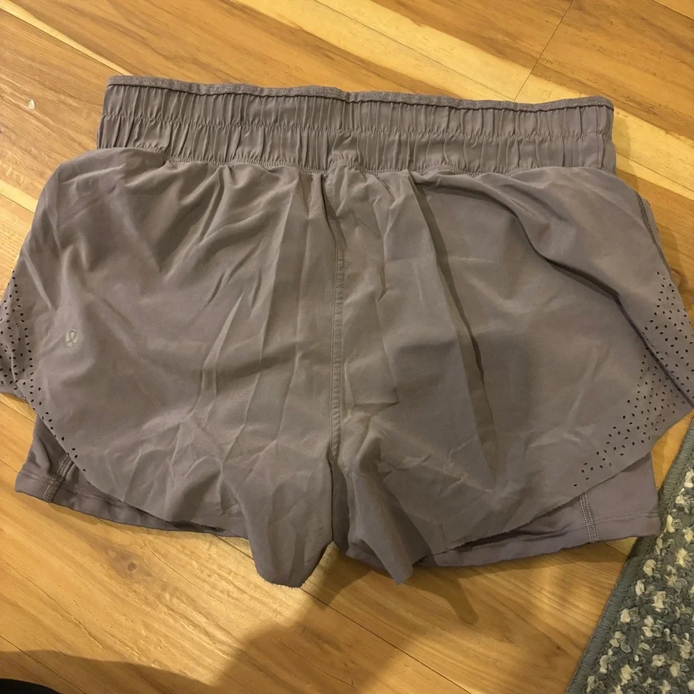 Lululemon Laser Speed Train Shorts Size 8 - Picture 2 of 4